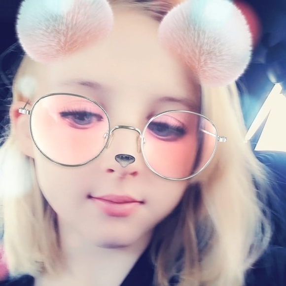 Meet your Posher, Chloe - Picture 1 of 1